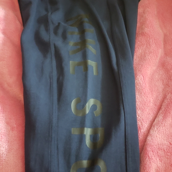 Xs nike leggings - Picture 3 of 3